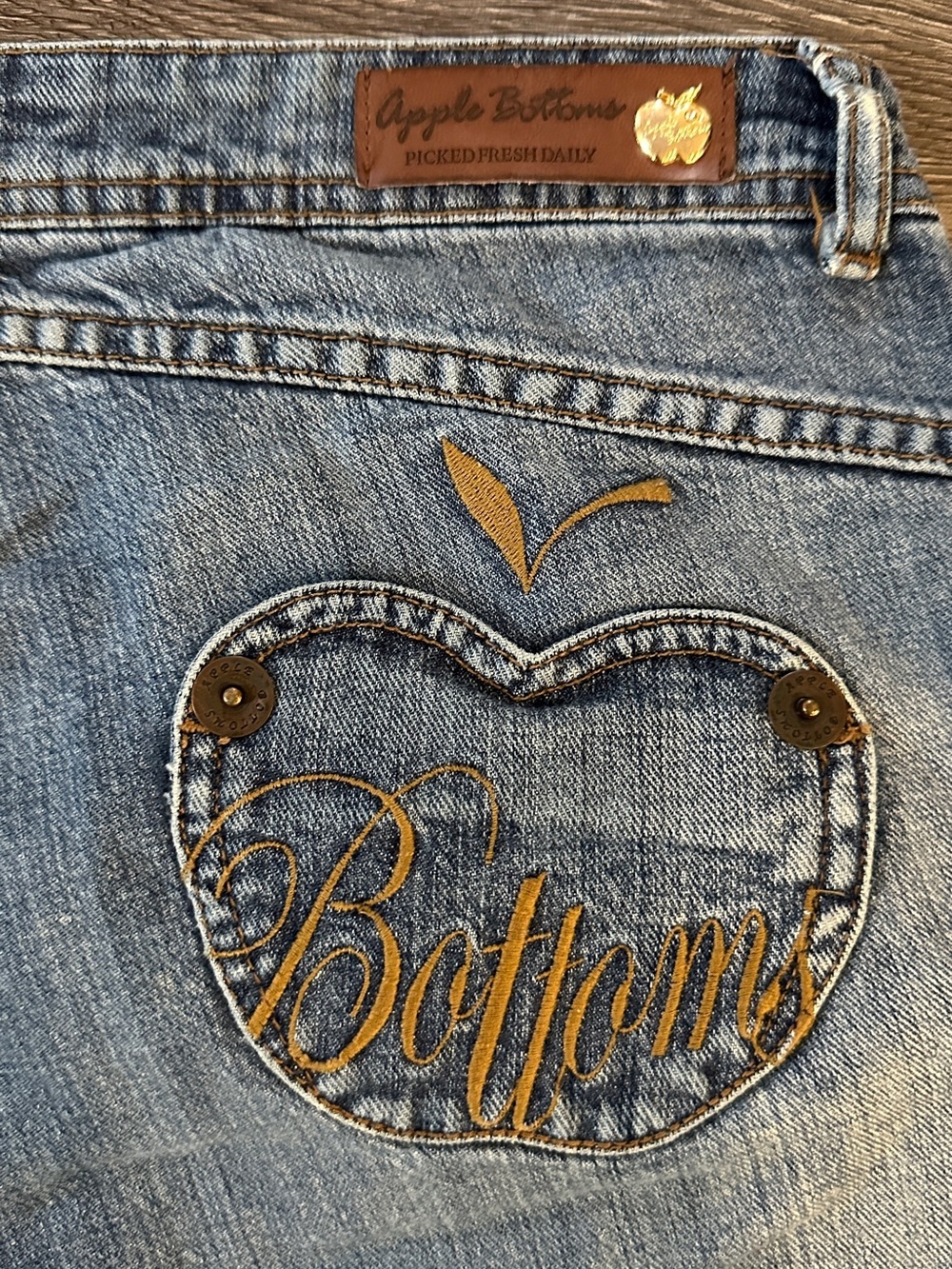 Y2K Apple Bottoms Denim Jorts Capri Shorts Low Rise Embroidered Pockets 11/12